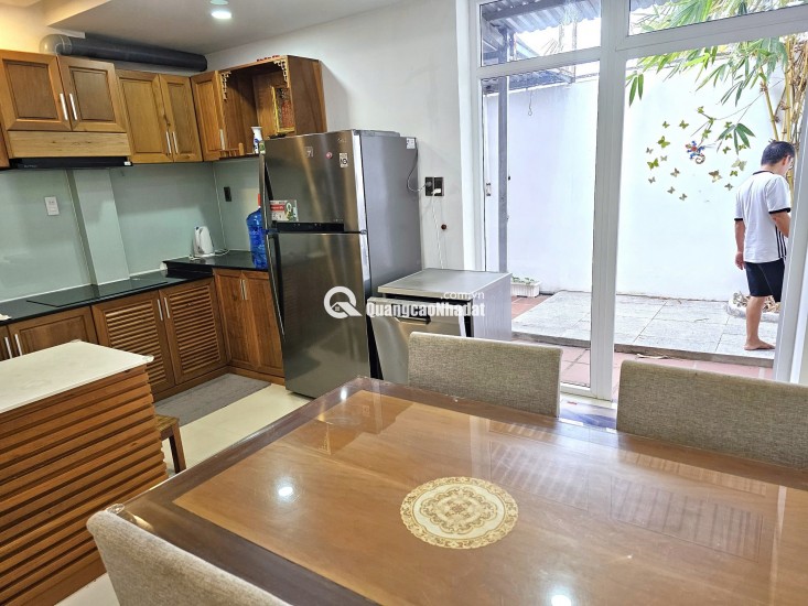 Bán nhà 3 tầng Phó Đức Chính, Vĩnh Hòa – gần biển 300m, có hồ cá Koi, giá 10 tỷ